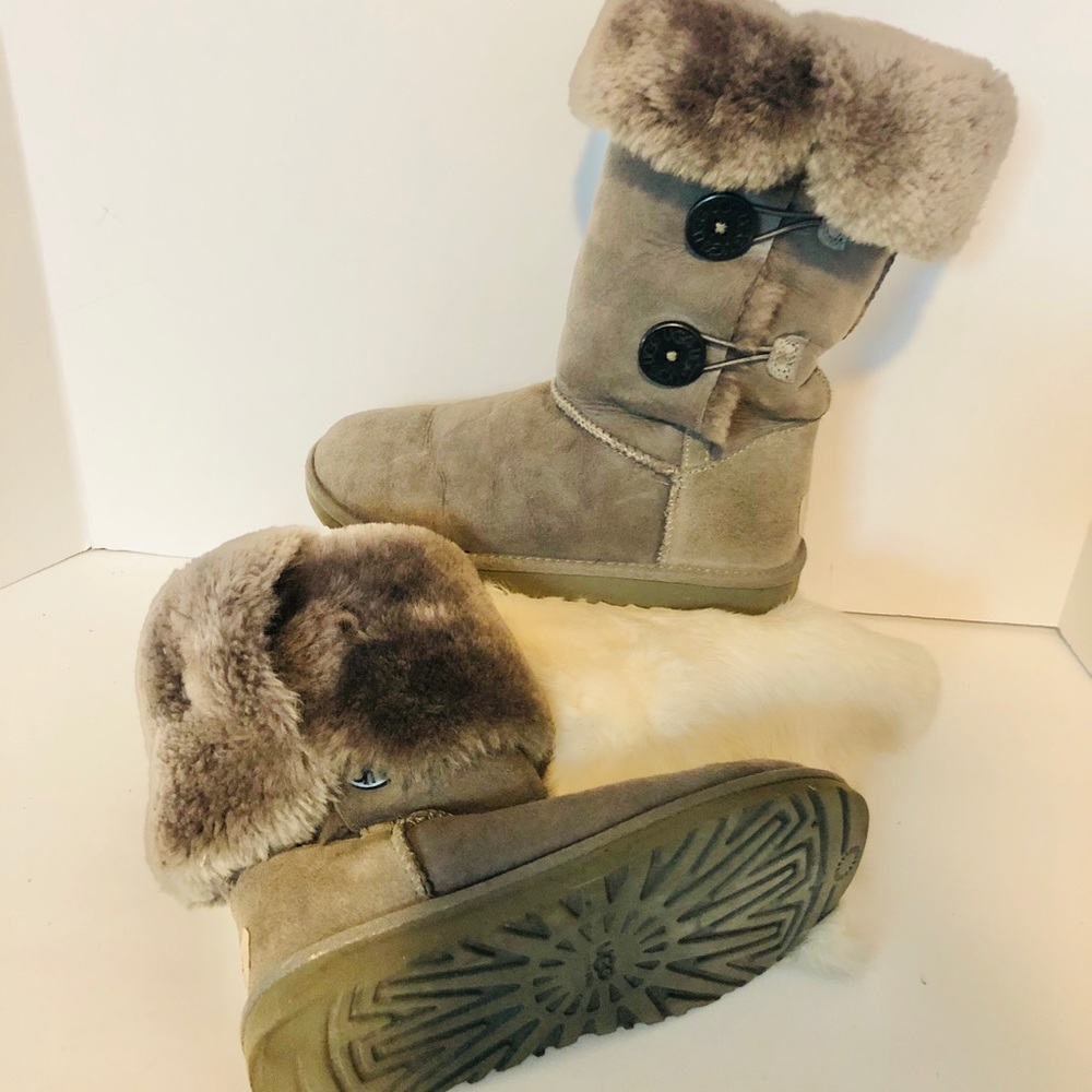 Ugg Bailey Button Triplet 3 Button - image 1